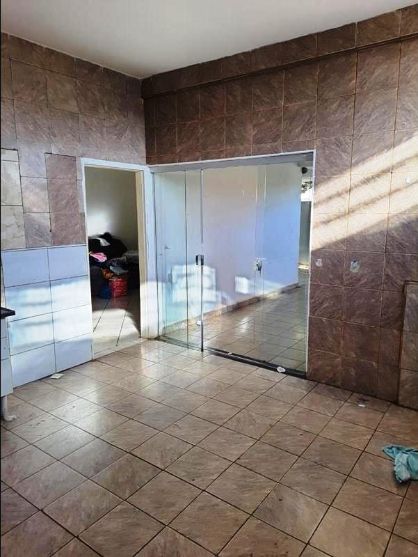 TRÊS IMÓVEIS DE ESQUINA NO MONREAL.