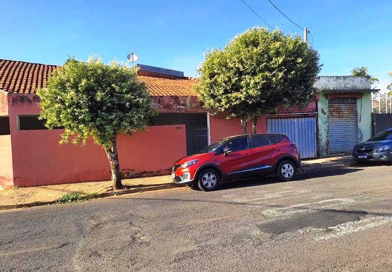 TRÊS IMÓVEIS DE ESQUINA NO MONREAL.
