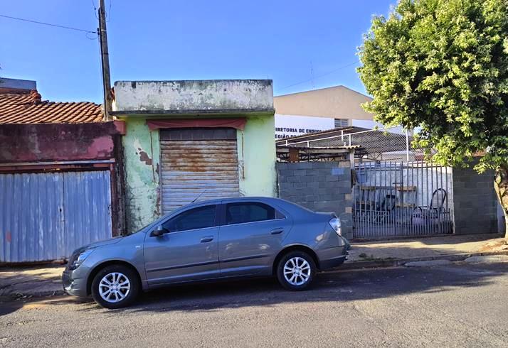 TRÊS IMÓVEIS DE ESQUINA NO MONREAL.
