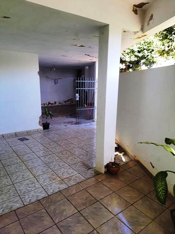 TRÊS IMÓVEIS DE ESQUINA NO MONREAL.