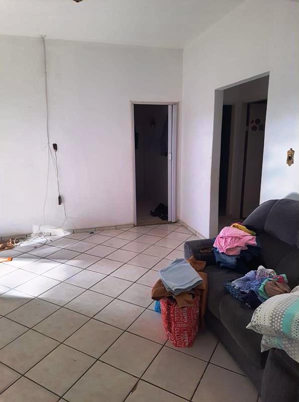 TRÊS IMÓVEIS DE ESQUINA NO MONREAL.