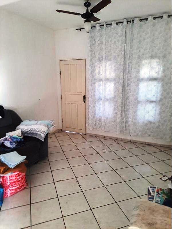 TRÊS IMÓVEIS DE ESQUINA NO MONREAL.