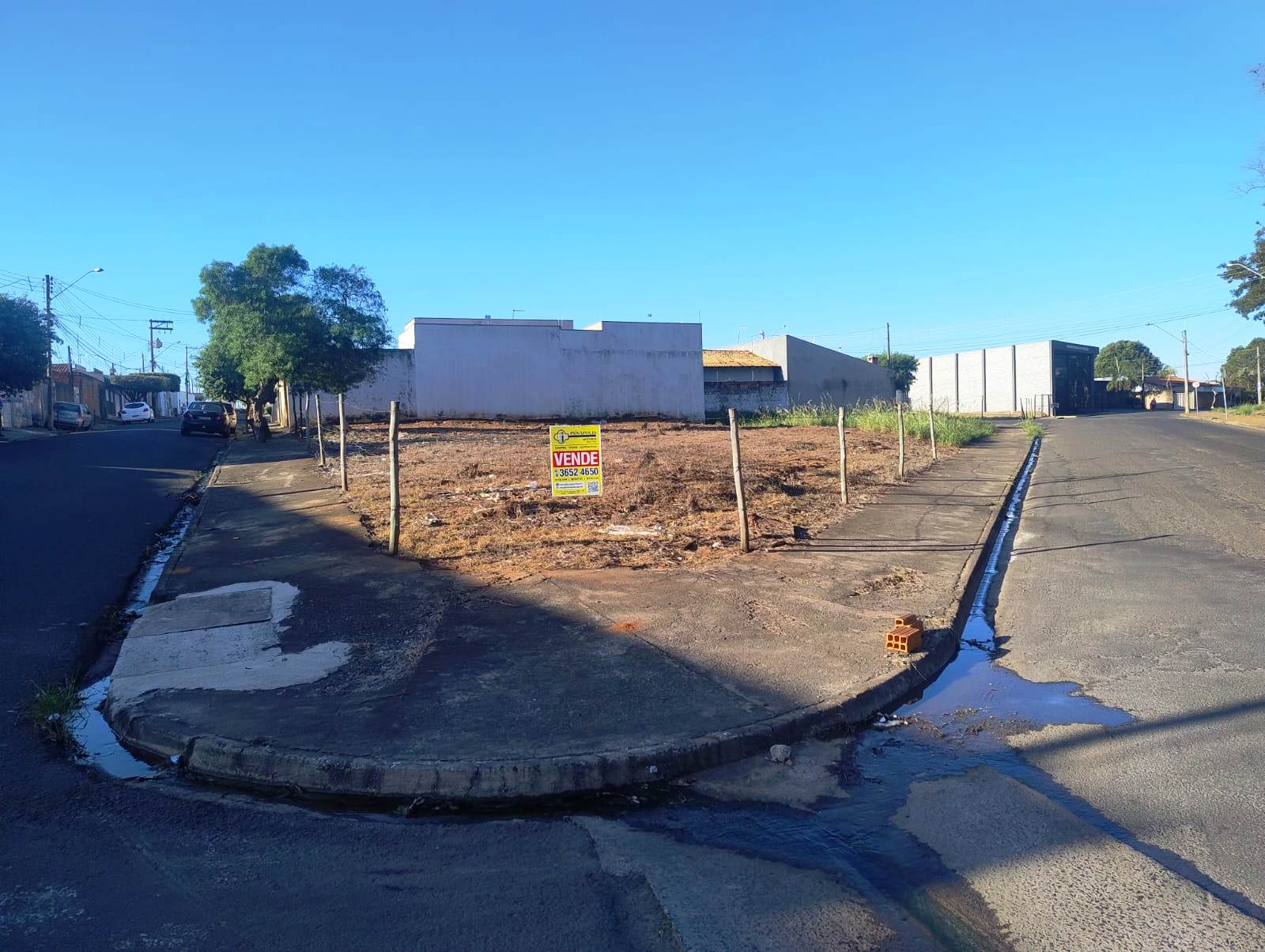 ÓTIMO TERRENO COMERCIAL DE ESQUINA NO RESIDENCIAL ATLÂNTIDA