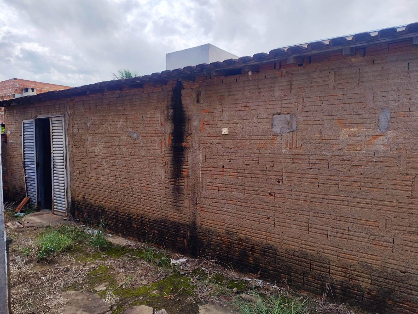 CASA DE ESQUINA NO TROPICAL, POSSIBILIDADE DE TER DOIS IMÓVEIS