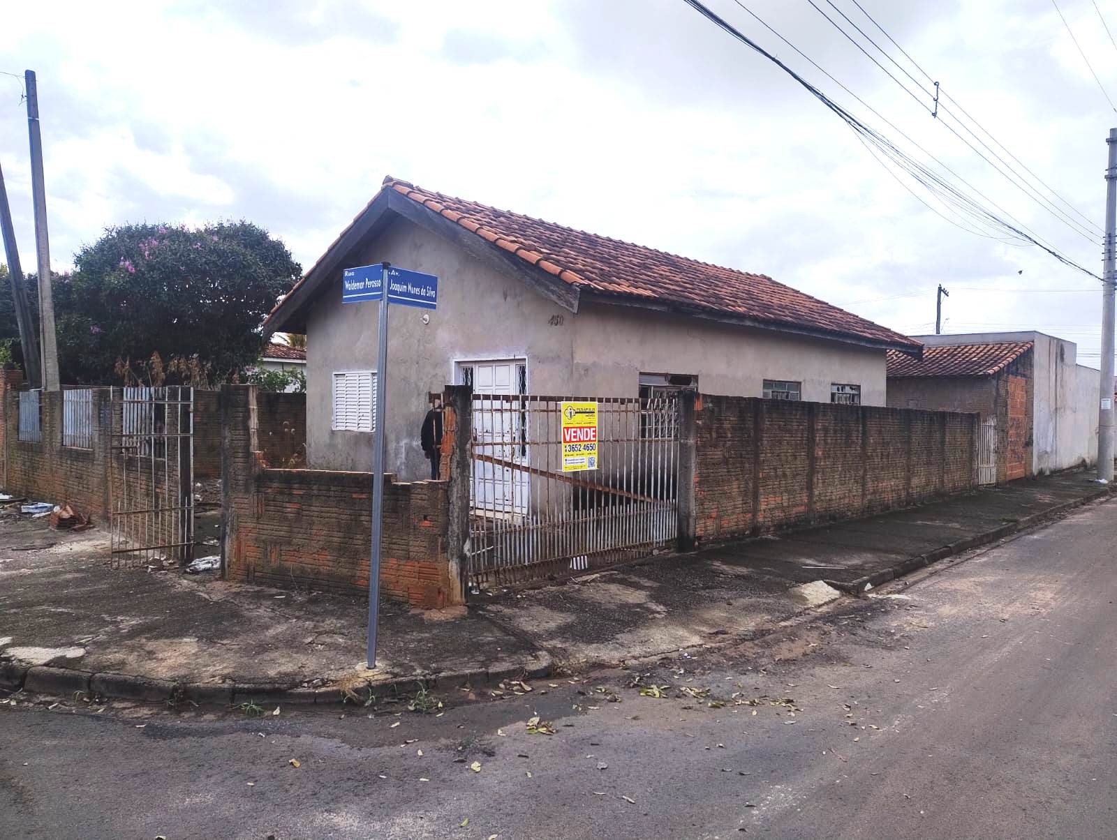 CASA DE ESQUINA NO TROPICAL, POSSIBILIDADE DE TER DOIS IMÓVEIS