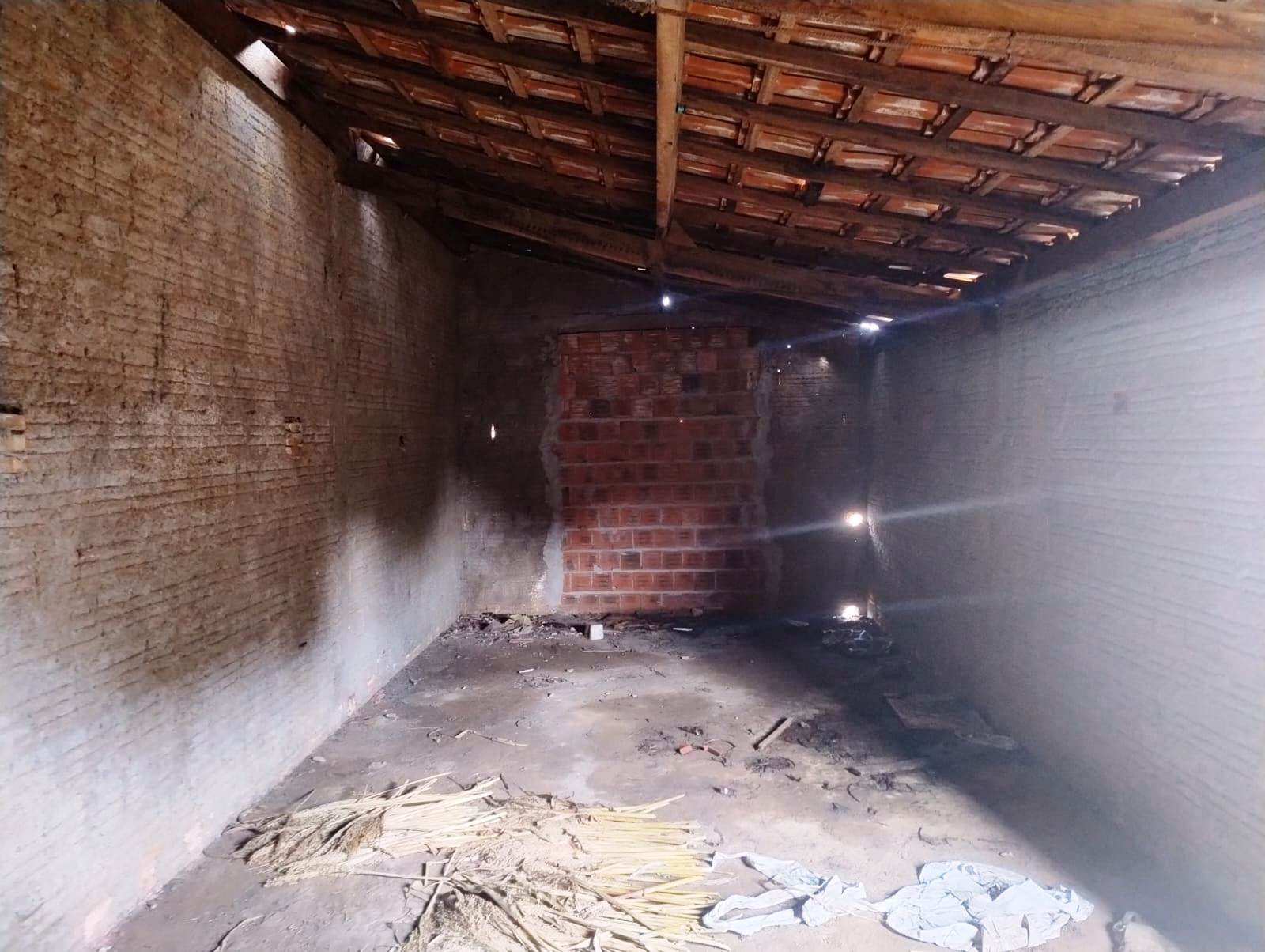 CASA DE ESQUINA NO TROPICAL, POSSIBILIDADE DE TER DOIS IMÓVEIS