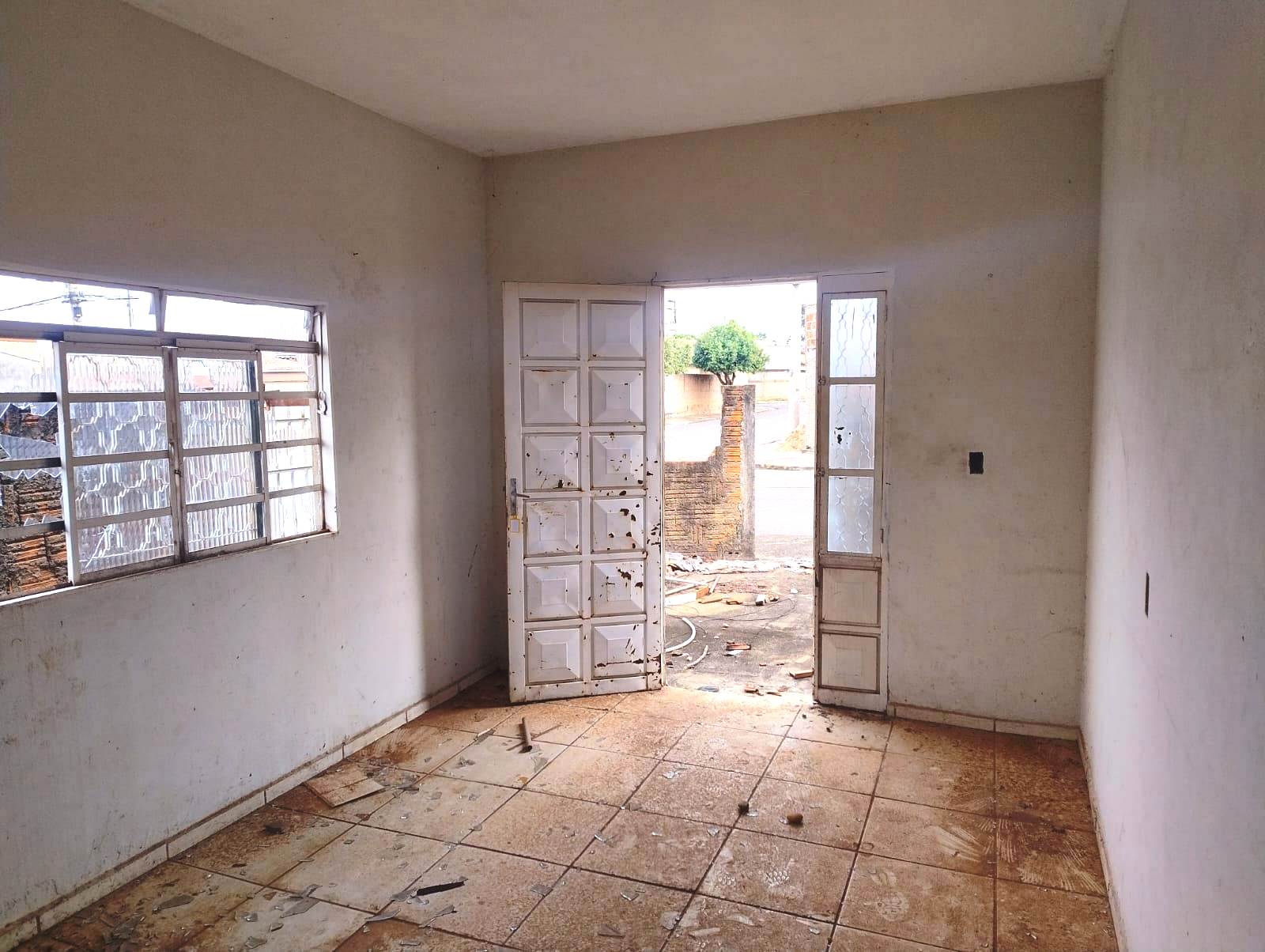 CASA DE ESQUINA NO TROPICAL, POSSIBILIDADE DE TER DOIS IMÓVEIS