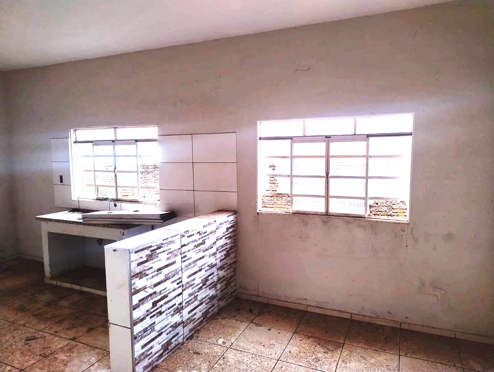 CASA DE ESQUINA NO TROPICAL, POSSIBILIDADE DE TER DOIS IMÓVEIS