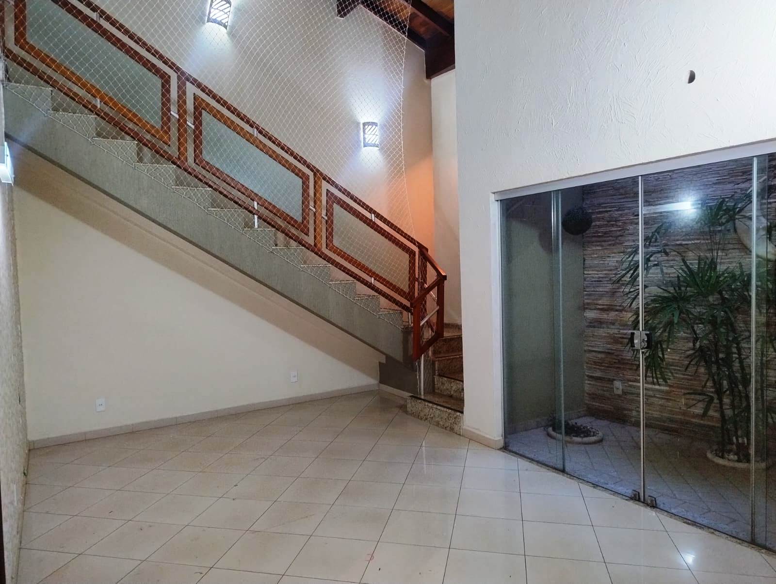 ÓTIMO SOBRADO COM CONSULTÓRIO NO VILLAGE REGINA