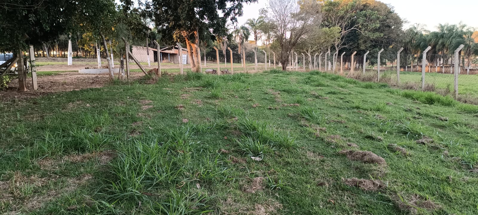 ÓTIMO TERRENO PÉ NA ÁGUA NO CONDOMÍNIO MOINHO DOS VENTOS