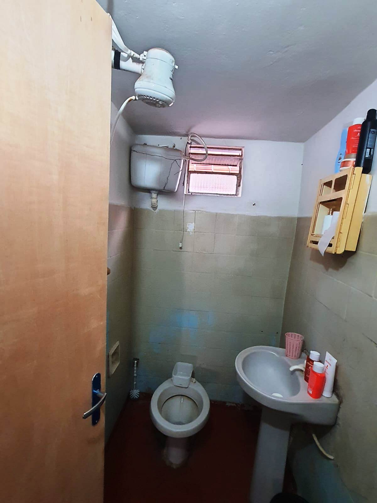 CASA NO PRECINHO NA VILA AMÉRICA