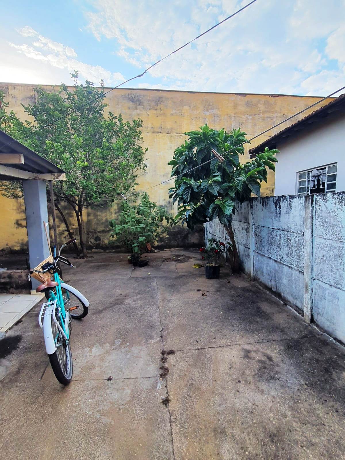 CASA NO PRECINHO NA VILA AMÉRICA