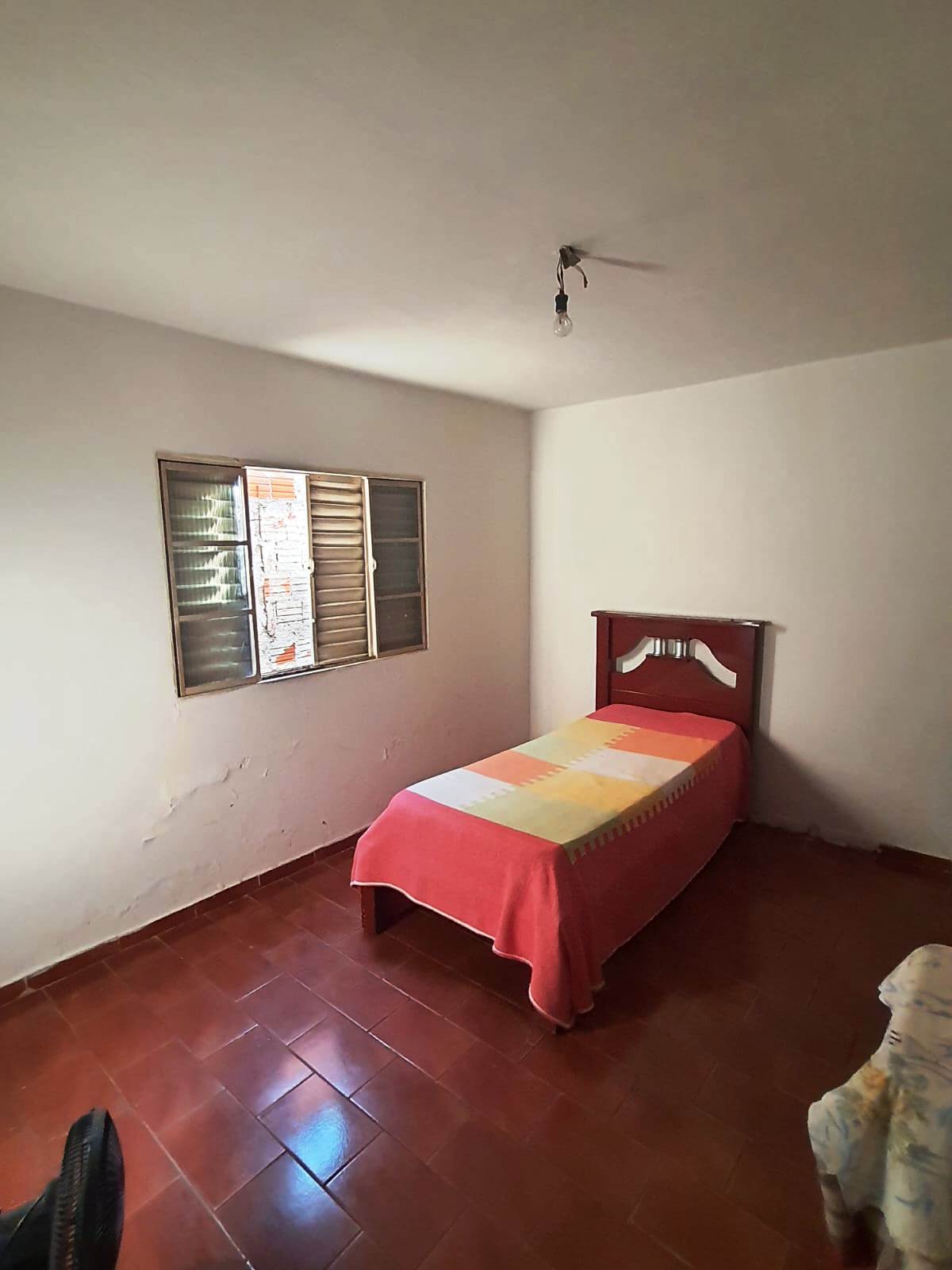 CASA NO PRECINHO NA VILA AMÉRICA