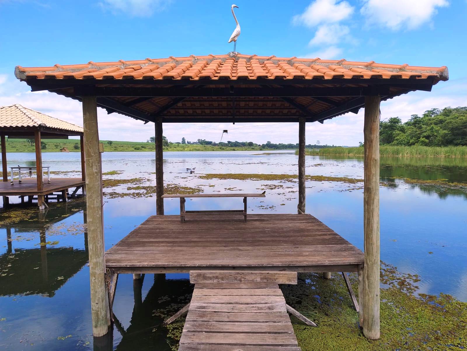 RANCHO COM PISCINA NO CONDOMINIO IPÊ