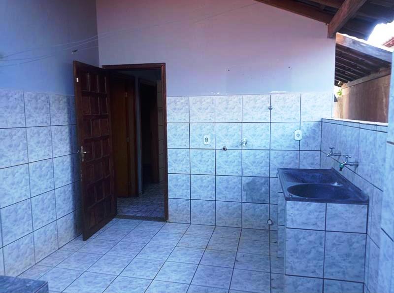 ÓTIMA CASA DE ESQUINA NO RESIDENCIAL FLORENÇA