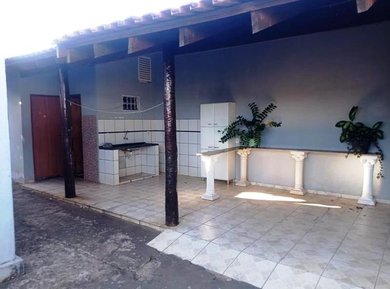 ÓTIMA CASA DE ESQUINA NO RESIDENCIAL FLORENÇA