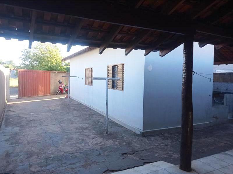 ÓTIMA CASA DE ESQUINA NO RESIDENCIAL FLORENÇA