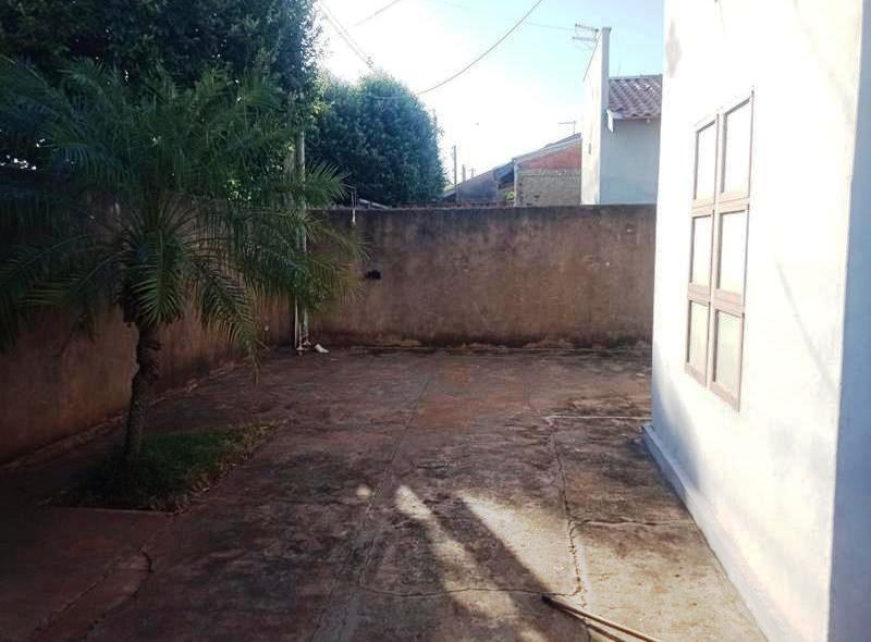 ÓTIMA CASA DE ESQUINA NO RESIDENCIAL FLORENÇA