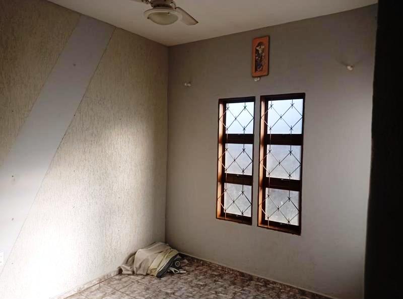 ÓTIMA CASA DE ESQUINA NO RESIDENCIAL FLORENÇA