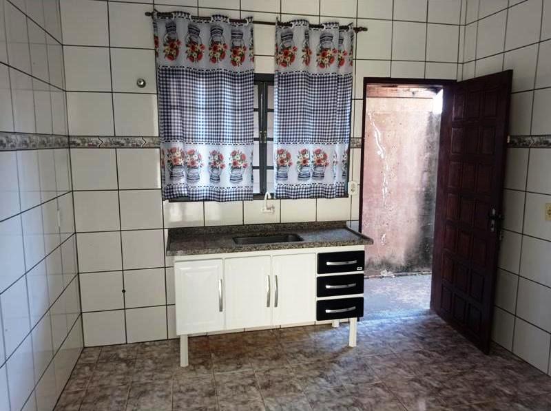 ÓTIMA CASA DE ESQUINA NO RESIDENCIAL FLORENÇA