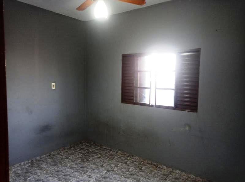 ÓTIMA CASA DE ESQUINA NO RESIDENCIAL FLORENÇA