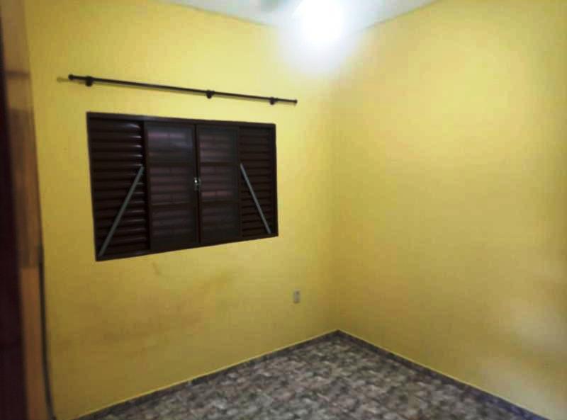 ÓTIMA CASA DE ESQUINA NO RESIDENCIAL FLORENÇA