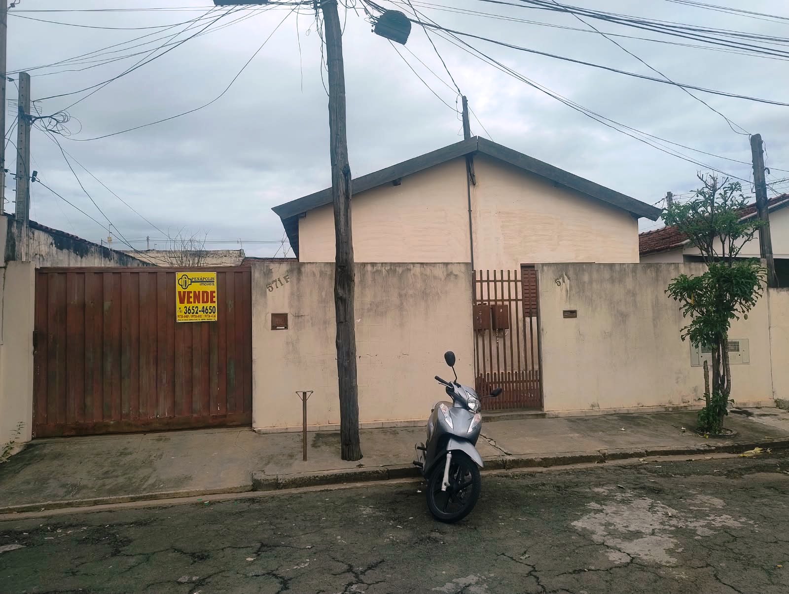 DUAS CASAS NA VILA SÃO JOAQUIM