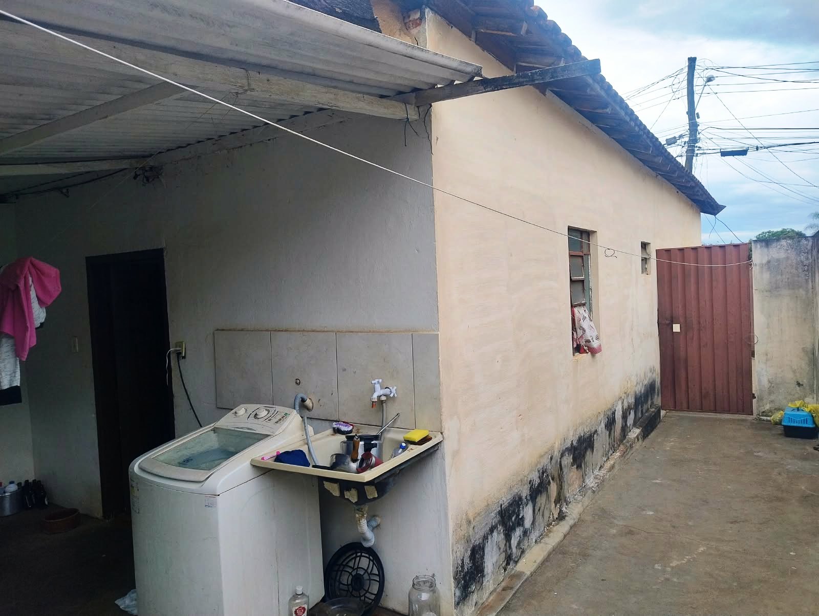 DUAS CASAS NA VILA SÃO JOAQUIM