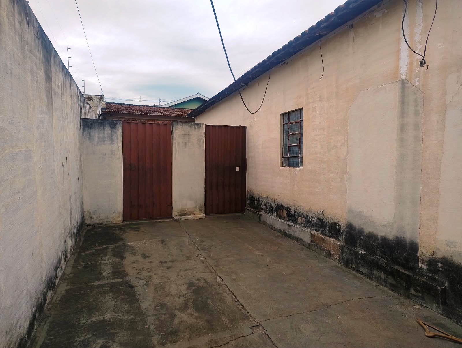 DUAS CASAS NA VILA SÃO JOAQUIM
