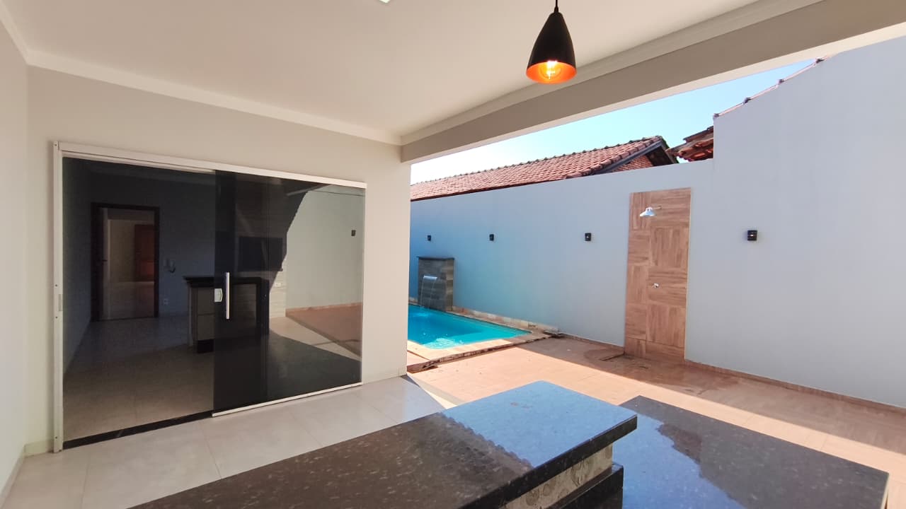 ÓTIMA CASA COM PISCINA NO JARDIM DEL REY