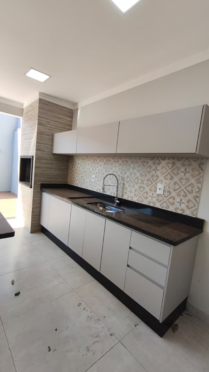 ÓTIMA CASA COM PISCINA NO JARDIM DEL REY