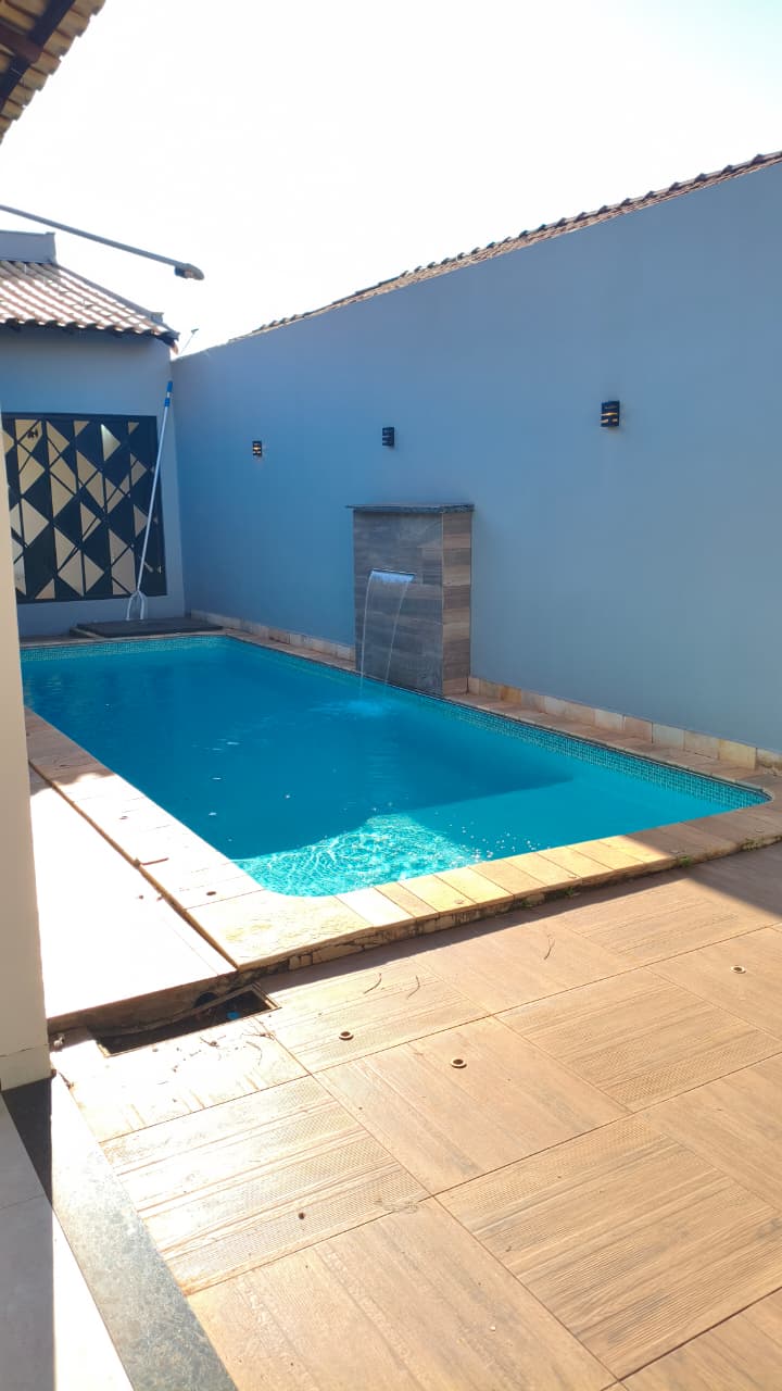 ÓTIMA CASA COM PISCINA NO JARDIM DEL REY