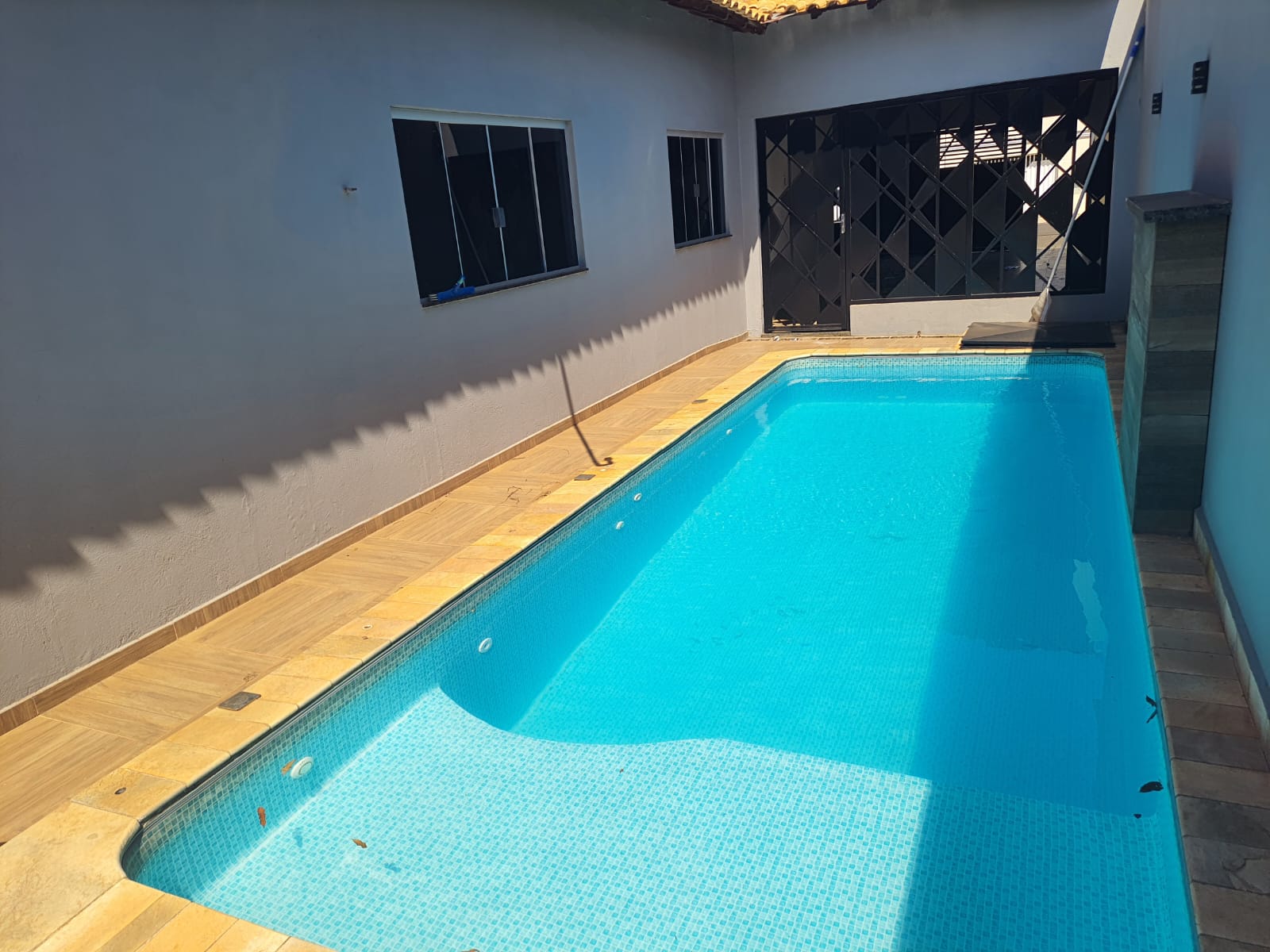 ÓTIMA CASA COM PISCINA NO JARDIM DEL REY