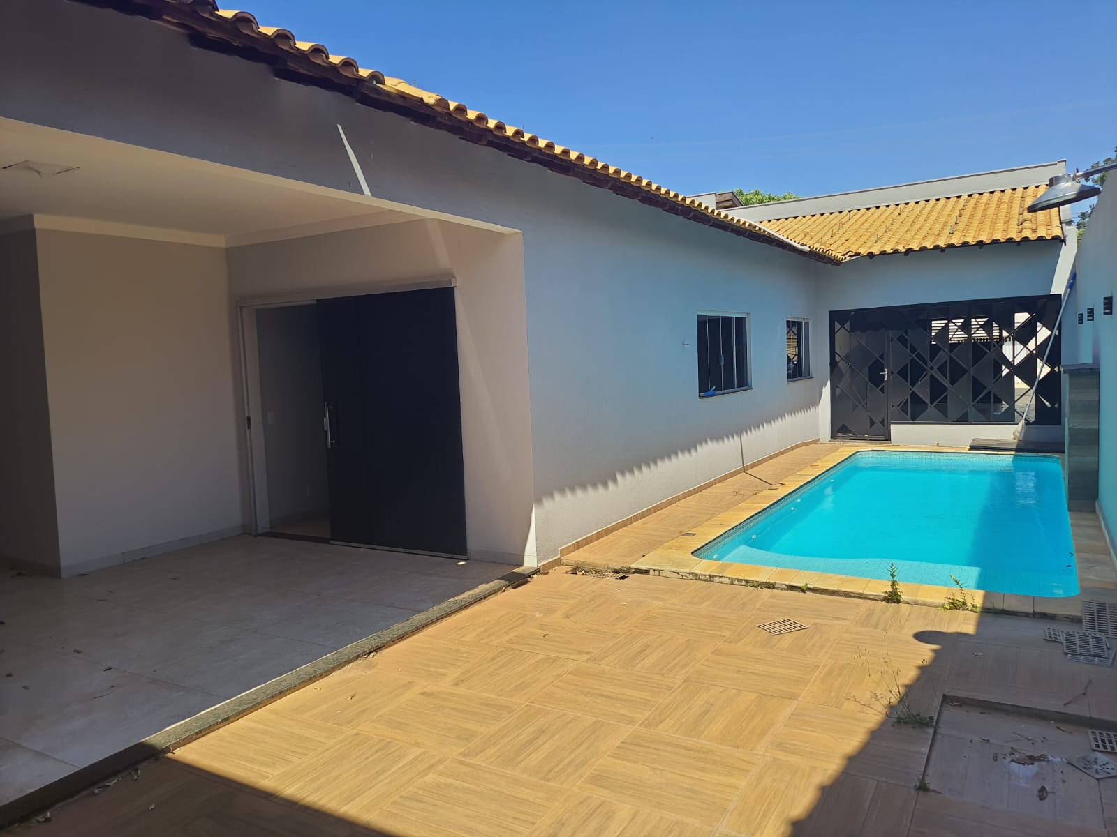 ÓTIMA CASA COM PISCINA NO JARDIM DEL REY