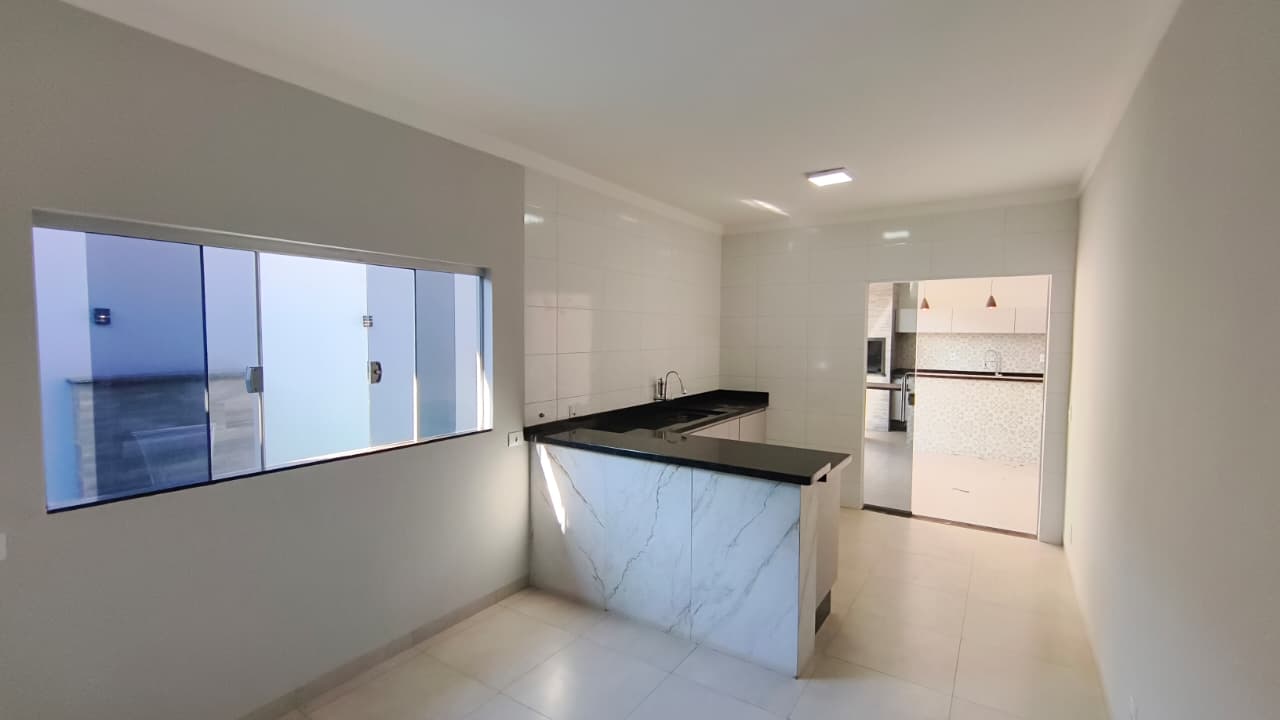 ÓTIMA CASA COM PISCINA NO JARDIM DEL REY